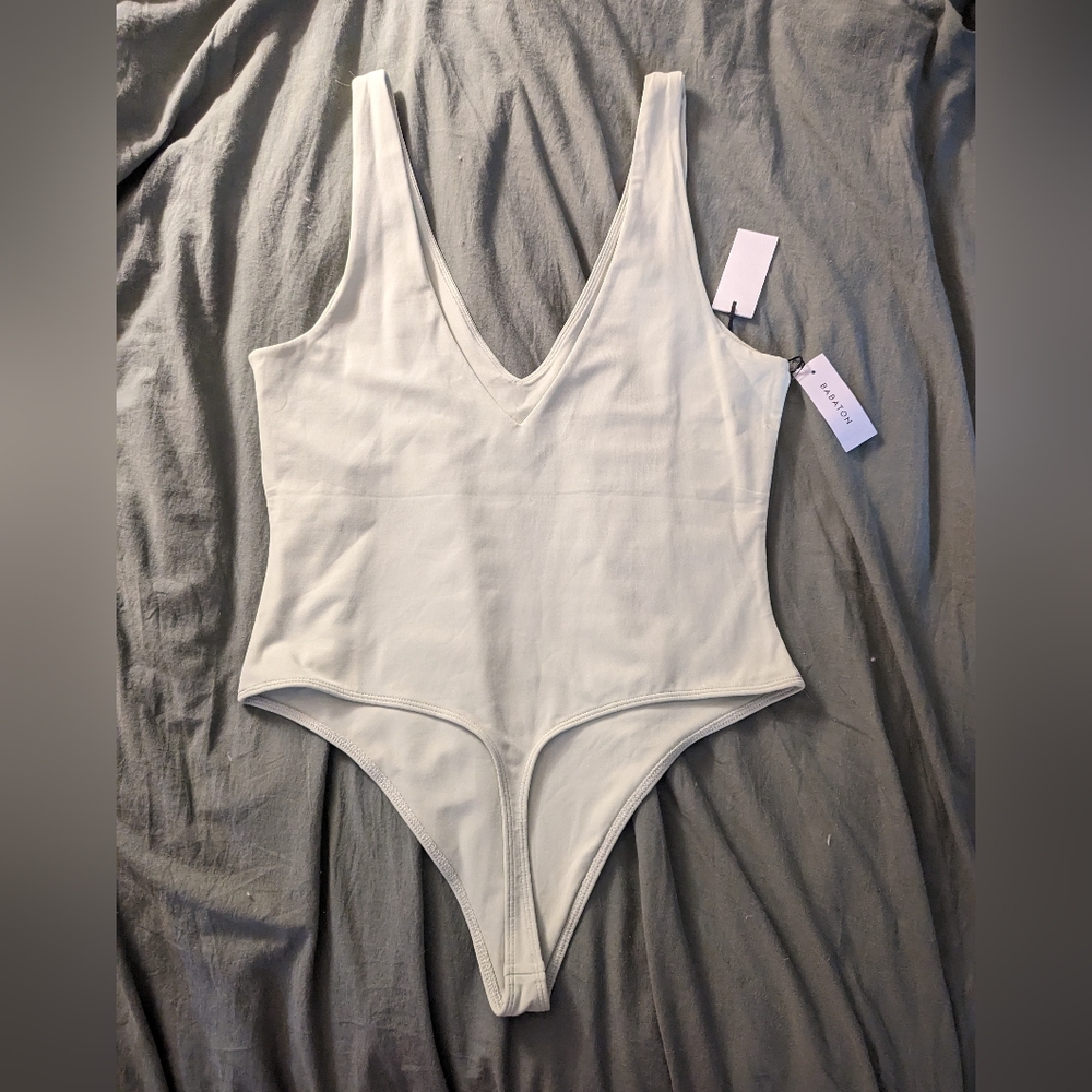 NWT Babaton Contour V Neck Bodysuit